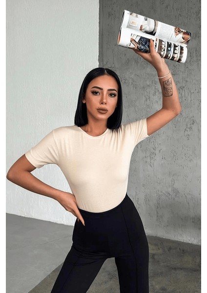 Rahat ve Şık Kısa Kollu Bisiklet Yaka Likralı Viskon Penye Body Bej ( Lisinya ) fiyatları