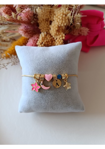 Kalp Detaylı Harfli Charm