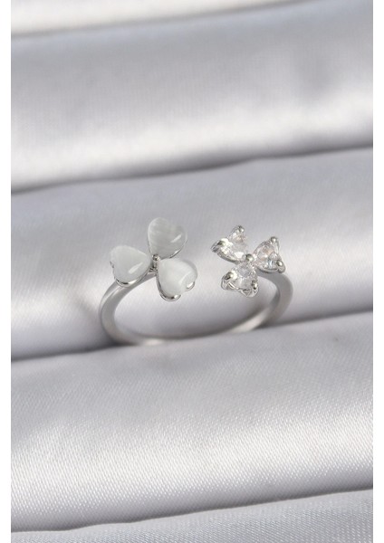 Pirinç Gümüş Renk Ayarlanabilir Zirkon Taşlı Beyaz Mineli Kalp Model Kadın Yüzük - TJ-BYK3389