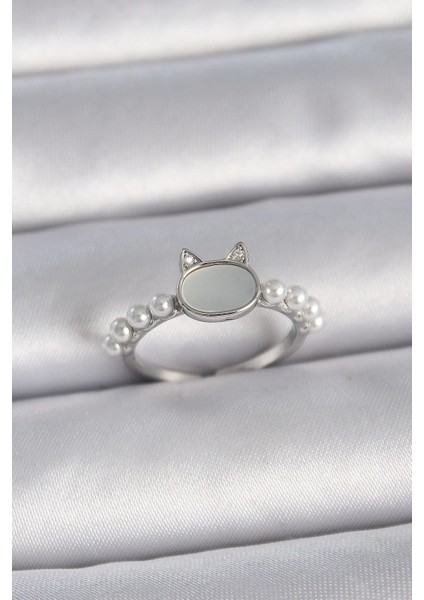 Pirinç Gümüş Renk Ayarlanabilir Beyaz Mineli Kedi Model İnci Detay Kadın Yüzük - TJ-BYK3387