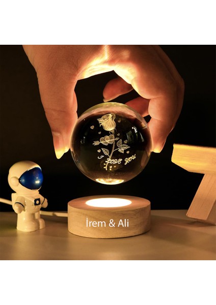 Kişiye Özel Ahşap Stand'lı I Love You Tasarımlı Işıklı Dekoratif Cam Küre 6cm