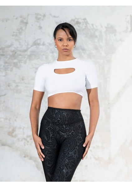 Göğsü Pencereli Kısa Kollu Spor Tişört modelleri