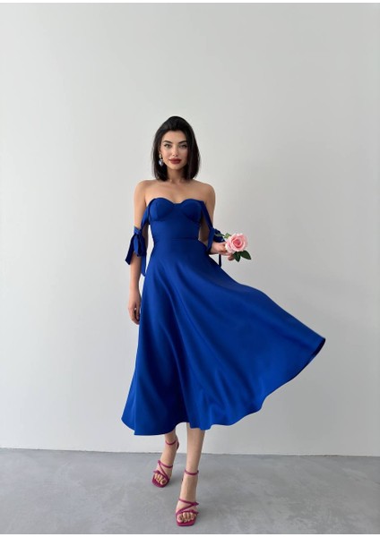 Kalp Yaka Fiyonk Askılı Kloş Midi Elbise