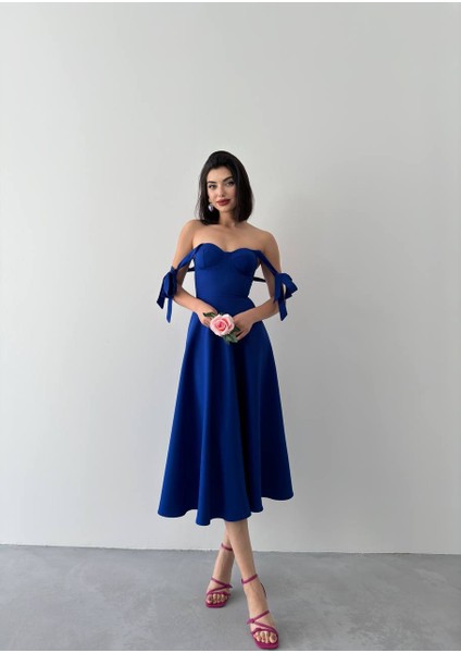 Kalp Yaka Fiyonk Askılı Kloş Midi Elbise modelleri