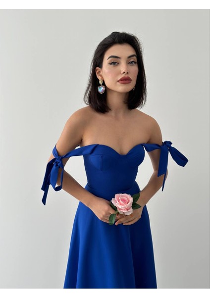 Kalp Yaka Fiyonk Askılı Kloş Midi Elbise fırsatları