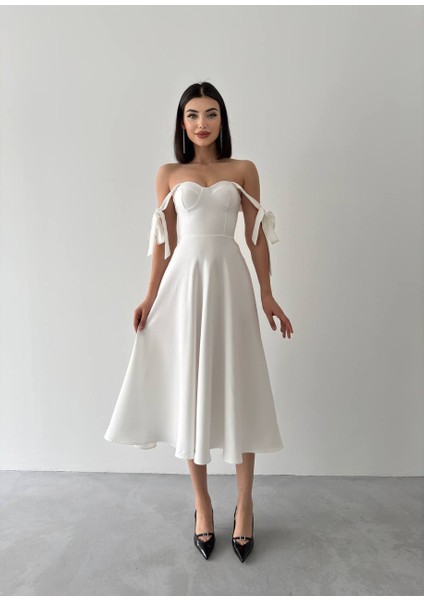 Kalp Yaka Fiyonk Askılı Kloş Midi Elbise