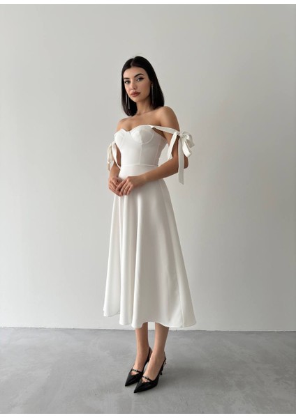 Kalp Yaka Fiyonk Askılı Kloş Midi Elbise modelleri