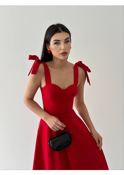 Kalp Yaka Fiyonk Askılı Kloş Midi Elbise fiyatları