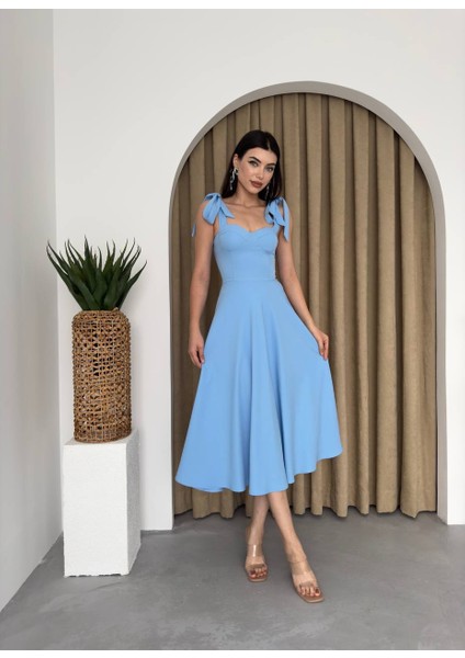 Kalp Yaka Fiyonk Askılı Kloş Midi Elbise