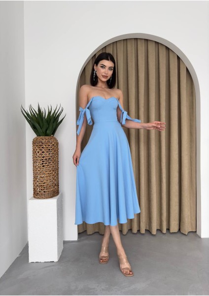 Kalp Yaka Fiyonk Askılı Kloş Midi Elbise modelleri