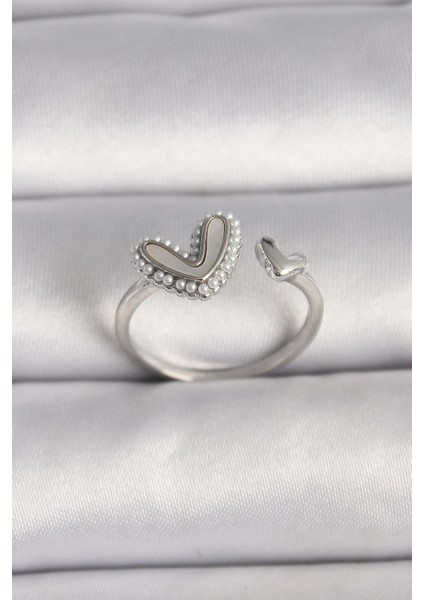 Pirinç Gümüş Renk Beyaz Mineli Inci Detaylı Kalp Model Ayarlanabilir Yüzük - TJ-BYK3536