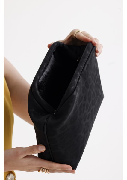 Kadın Siyah Leopar Desenli Deri Clutch El Çantası