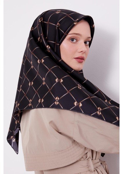 LEVİDOR SİYAH BAKLAVA DESEN TWİLL İPEK EŞARP