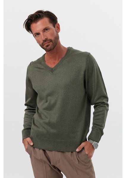 Erkek Standart Fit Normal Kesim V Yaka Triko Kazak fiyatları