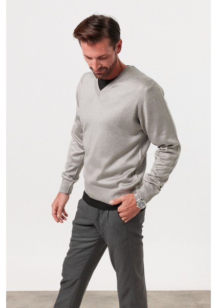 Erkek Standart Fit Normal Kesim V Yaka Triko Kazak