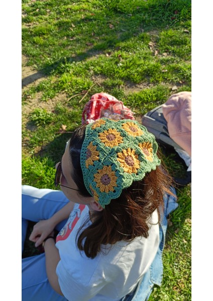 Ayçiçek Motifli Örgü Bandana