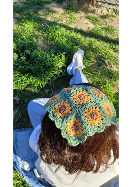 Ayçiçek Motifli Örgü Bandana