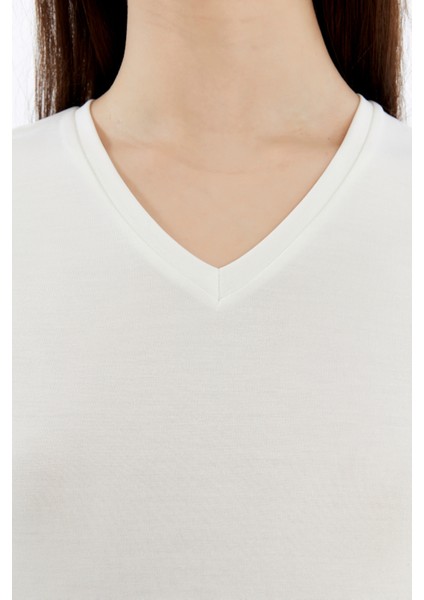 Kadın V Yaka Basıc Kısa Kollu T-Shırt modelleri