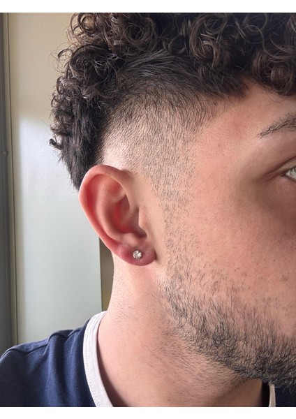 Paslanmaz Çelik Zirkon Taşlı Vidalı Beyaz Crystal Unisex/Erkek Küpe – Modern ve Şık Tasarım (1 Adet) modelleri