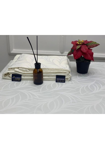 Nivemeshome 140X200 Krem Yaprak Desenli Leke Tutmaz Masa Örtüsü