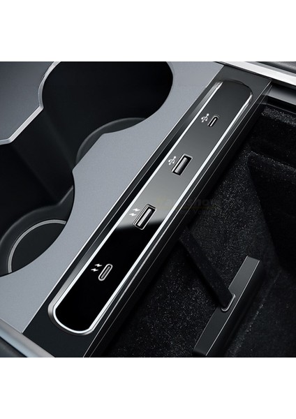 Tesla Model Y / Model 3 Hızlı Şarj ve Data Aktarım Portu, Type C & Usb-A Şarj ve Data Aktarımı, Siyah Renk Seçeneği Ile