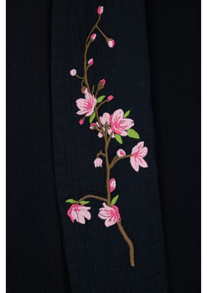 " Bahar Akşamı Kimono Set " Bahar Dalı Nakışlı Müslin Kimono ve Üçlü Seyahat Havlusu modelleri