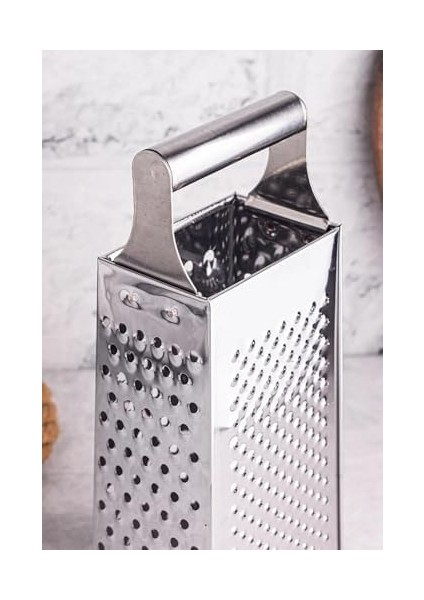 Metal Rende, Paslanmaz Çelik, Çok Amaçlı ve Dayanıklı Tasarım, Sebze, Peynir ve Meyve Rendesi, Ergonomik Saplı, Kolay Temizlenebilir, Mutfak Için Pratik ve Şık