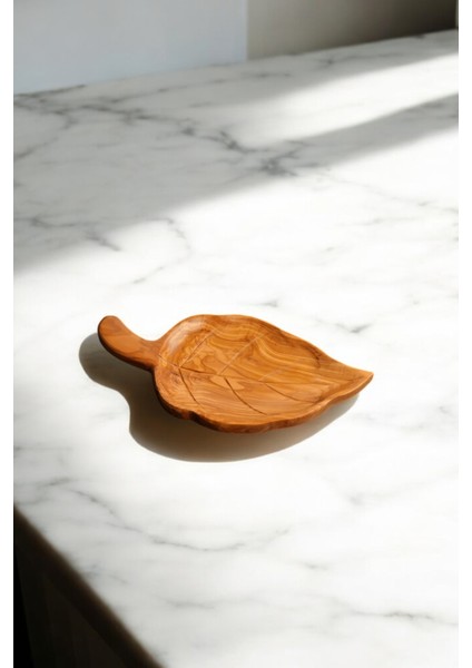 Olive Crafted Kişiye Özel Zeytin Ağacı El Oyması Yaprak Desenli Sunum Tabağı indirimleri
