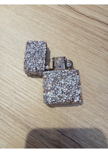 Luxury Gümüş Sivri Taşlı Zippo Çakmak 1 Adet