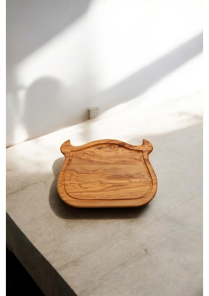 Luxury Olive Crafted Kişiye Özel Zeytin Ağacı Boğa Desenli Sunum Tahtası 1 Adet fiyatları