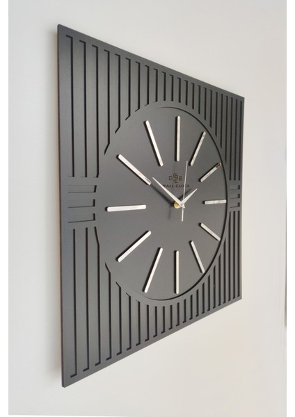 Kare Çizgi Desenli Gümüş Pleksi Dekoratif Siyah&gümüş Duvar Saati