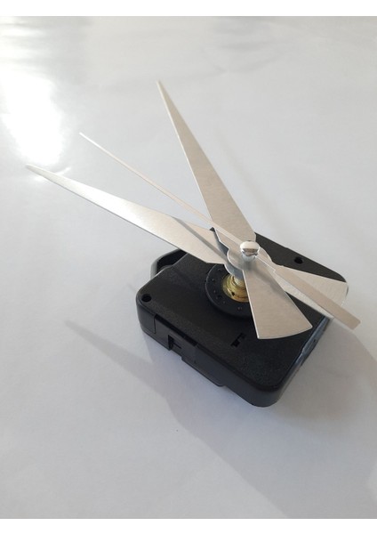 Büyük Boy Askı Aparatlı Sessiz Çalışan Saat Mekanizması Gümüş Renkli (AKREP:13CM, YELKOVAN:18CM) fiyatları