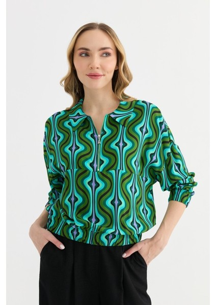 Şömizye Yaka Önü Yarım Fermuarlı Emprime Bluz