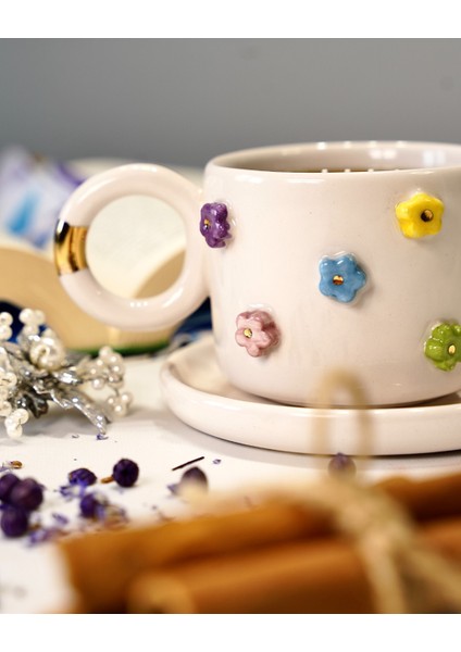 Rengarenk Papatya Temalı 24K Altın Süslemeli Seramik Mug