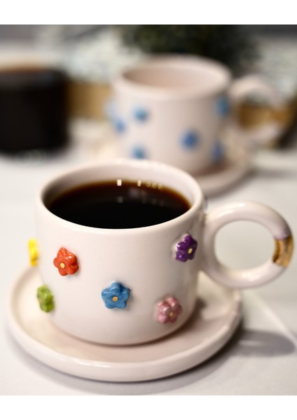 Rengarenk Papatya Temalı 24K Altın Süslemeli Seramik Mug