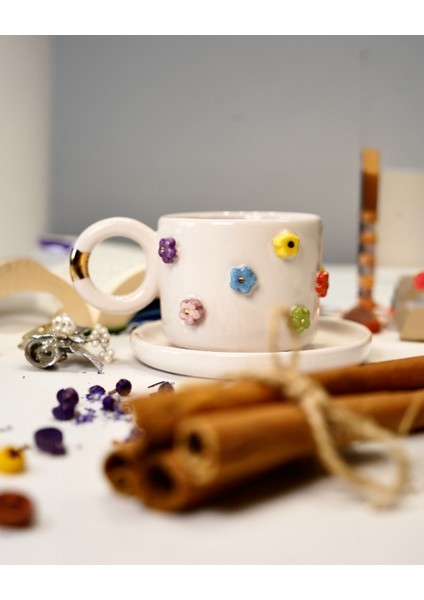 Rengarenk Papatya Temalı 24K Altın Süslemeli Seramik Mug
