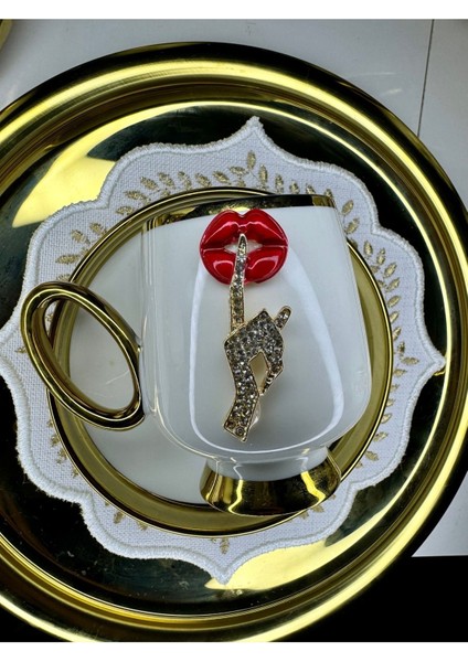 Luxury Özel Tasarım Dudaklı Sus Dekorlu Gold Detaylı Kahve Fincanı 1 Adet