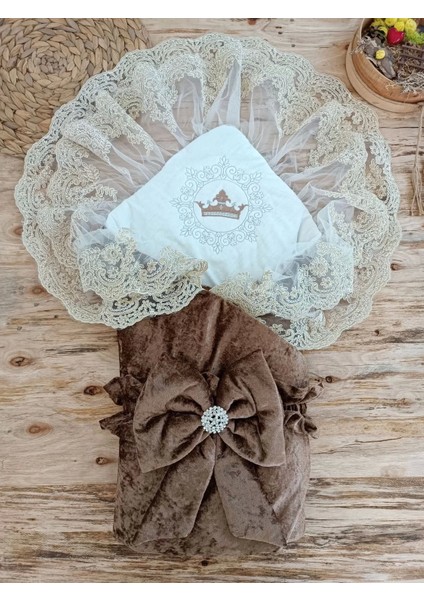 Yenidoğan Sar Kadife Taç Nakışlı Inci Fiyonklu Çift Dantel Duvak Trilüks Kundak Bebek Battaniyesi Kahverengi