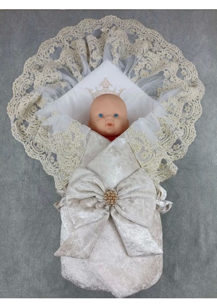 Yenidoğan Sar Kadife Taç Nakışlı Inci Fiyonklu Çift Dantel Duvak Trilüks Kundak Bebek Battaniyesi Vizon- Gold fiyatları