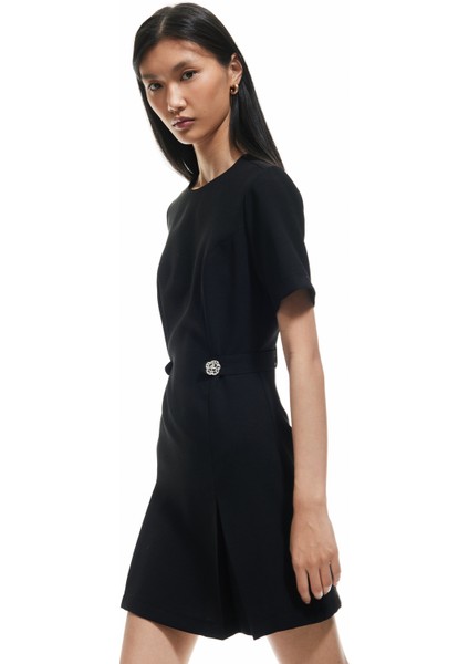 Düğmeli Yuvarlak Yaka Kısa Kollu A Kesim Diz Üstü Elbise