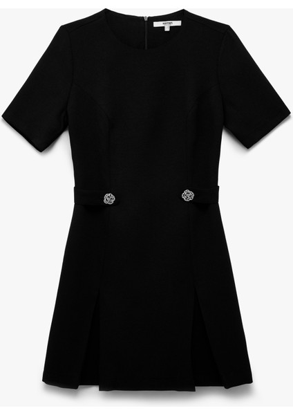 Düğmeli Yuvarlak Yaka Kısa Kollu A Kesim Diz Üstü Elbise modelleri