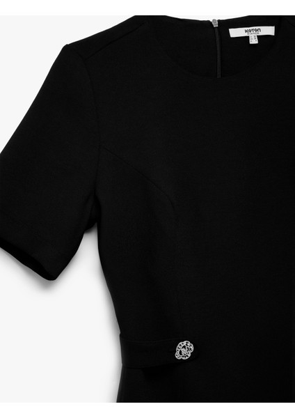 Düğmeli Yuvarlak Yaka Kısa Kollu A Kesim Diz Üstü Elbise indirimleri