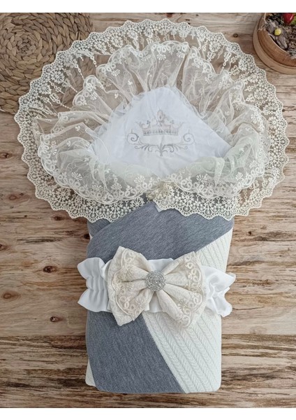 Yenidoğan Teri Cotton Taç Nakışlı Prizma Taş Kundak Bebek Battaniyesi Krem