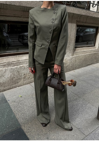 Kadın Poliviskon Asimetrik Düğmeli Vatkalı Ceket Pantolon Takım indirimleri