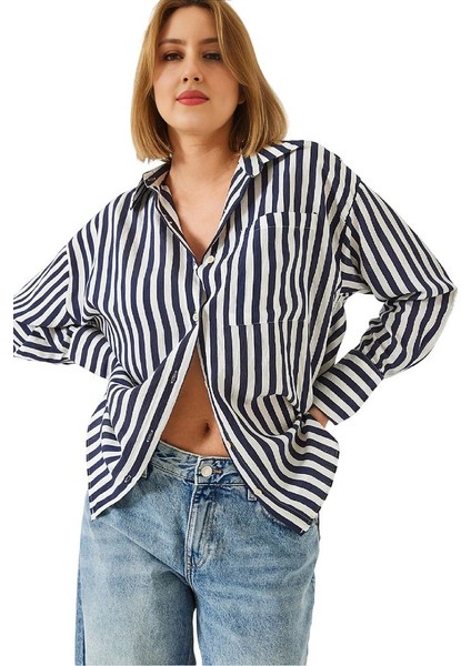 Kadın Cepli Kalın Çizgili Ütü Gerektirmeyen Oversize Gömlek