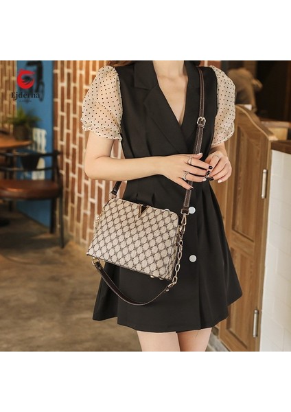 Kadınların Çantası Moda ve Retro Yazılmış Kabuk Çantası ile Uyuşabilir. Çapraz Omuz Çantası, Zincir El Çantası, Trendy. (Yurt Dışından)
