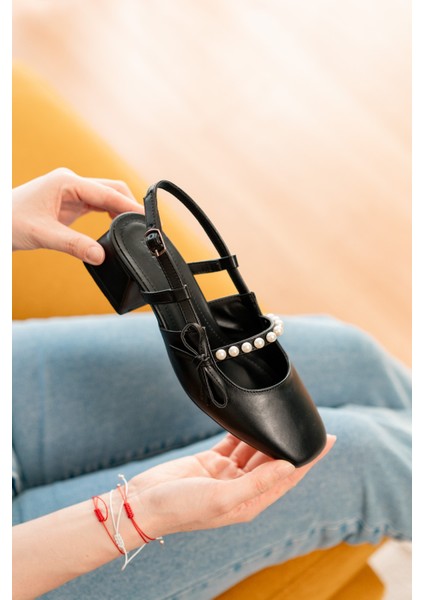 Melody Siyah Fiyonklu Inci Detaylı (4 cm Topuklu ) Yuvarlak Burunlu Günlük Kullanım Ayakkabı