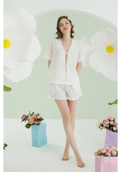 Beyaz Papatya Şortlu Önden Bağlamalı Pijama Takımı fiyatları