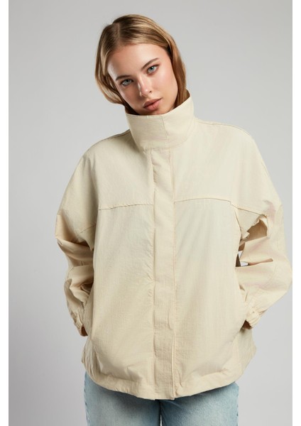 Linette Kadın Yağmurluk Ekru modelleri