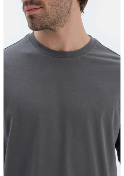 Koyu Gri Kısa Kollu Bisiklet Yaka Basıc Tişört indirimleri